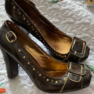 Naughty Monkey brown and gold buckle/studded pumps